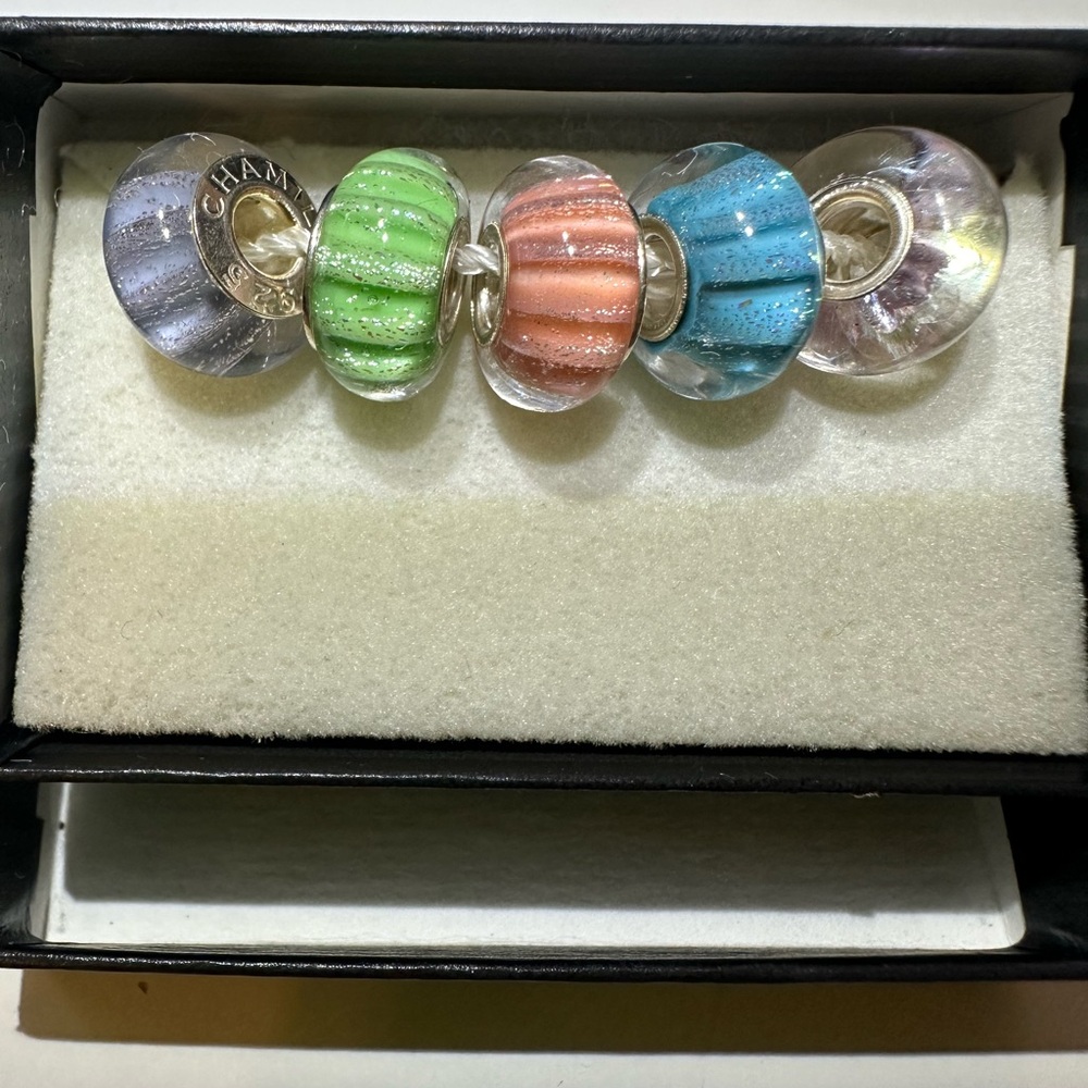 Set of FIVE CHAMILIA glass beads pastels glitter NEW